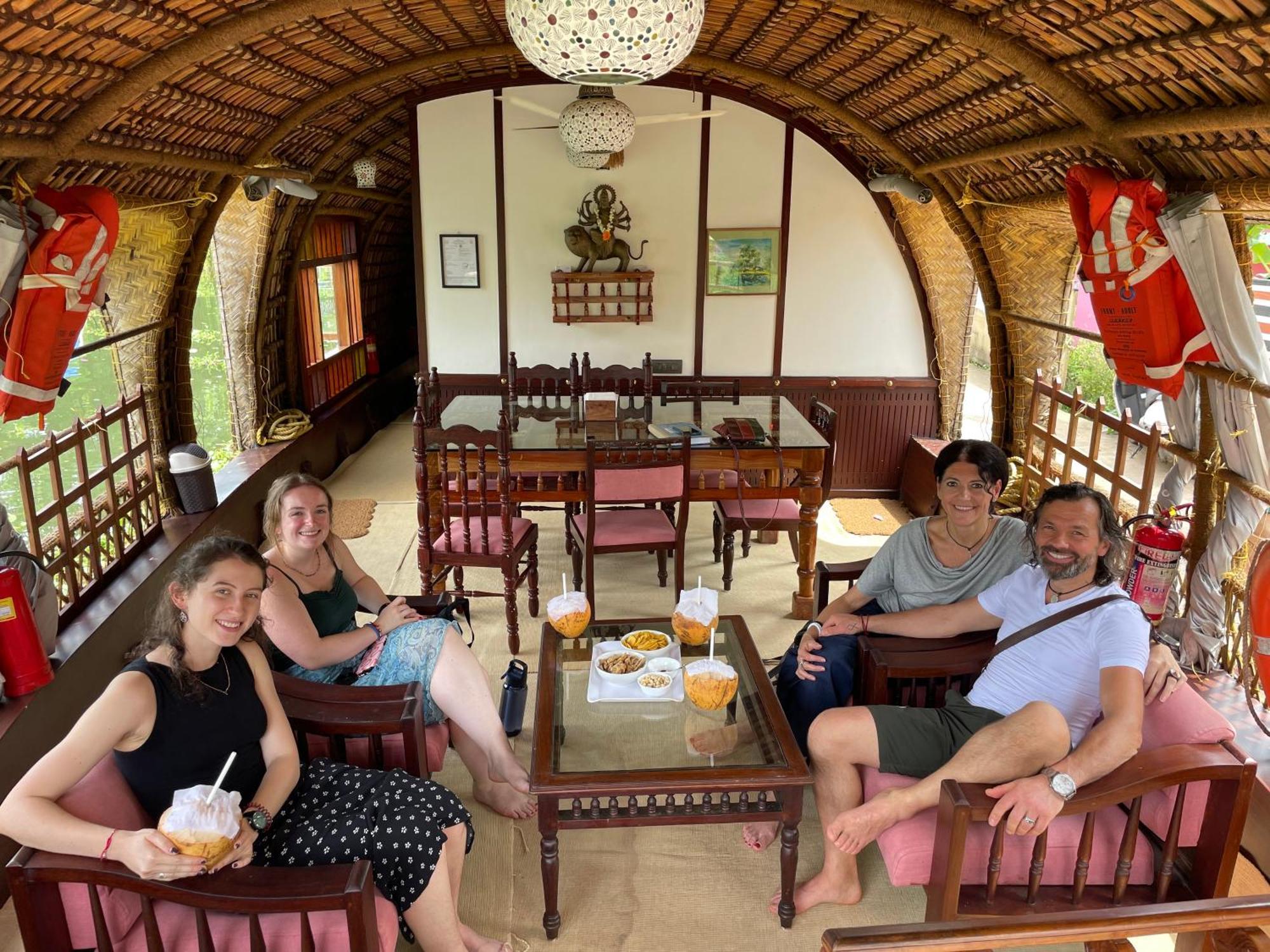 Thara'S Houseboat Ξενοδοχείο Alappuzha Εξωτερικό φωτογραφία
