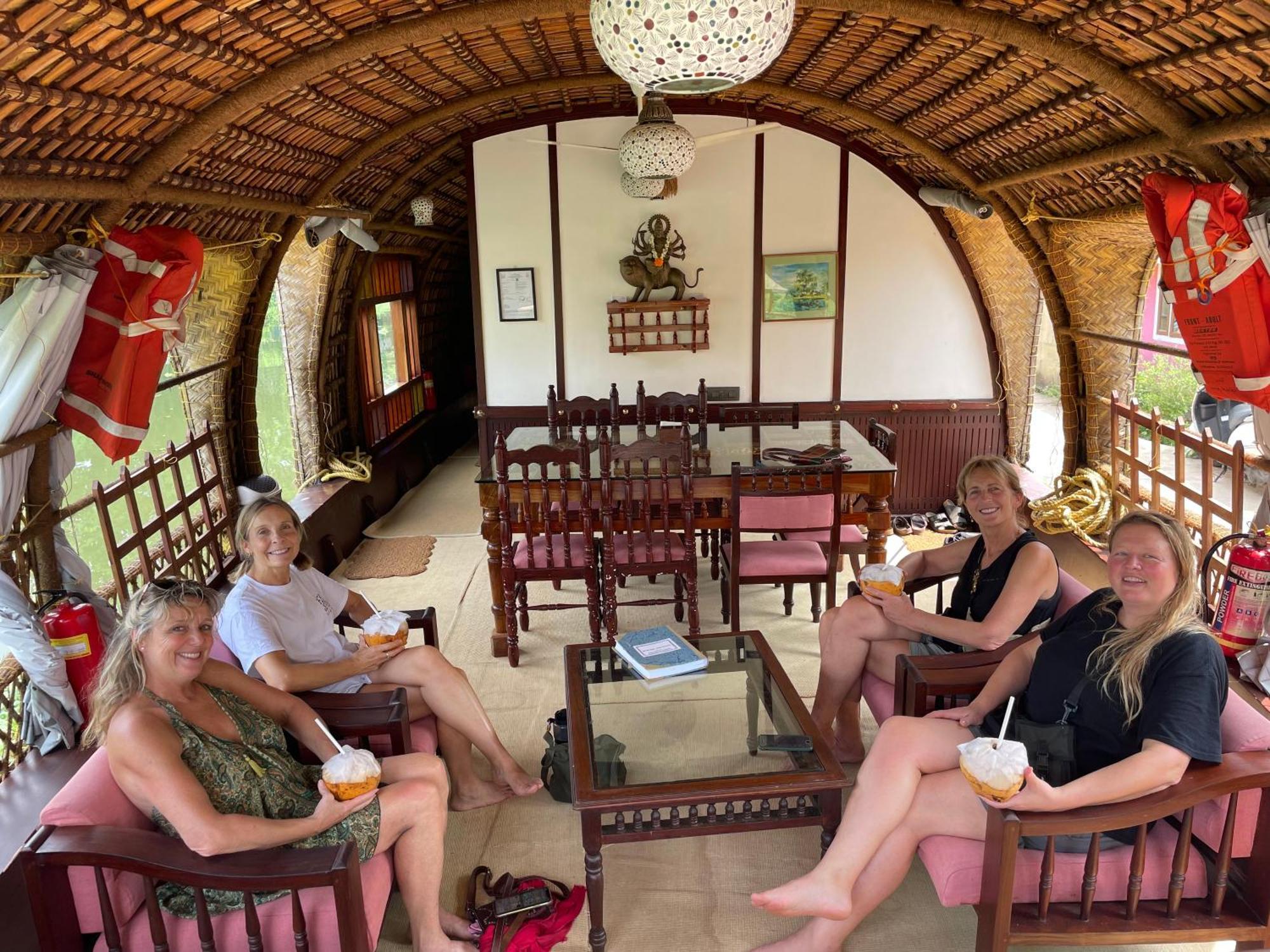 Thara'S Houseboat Ξενοδοχείο Alappuzha Εξωτερικό φωτογραφία