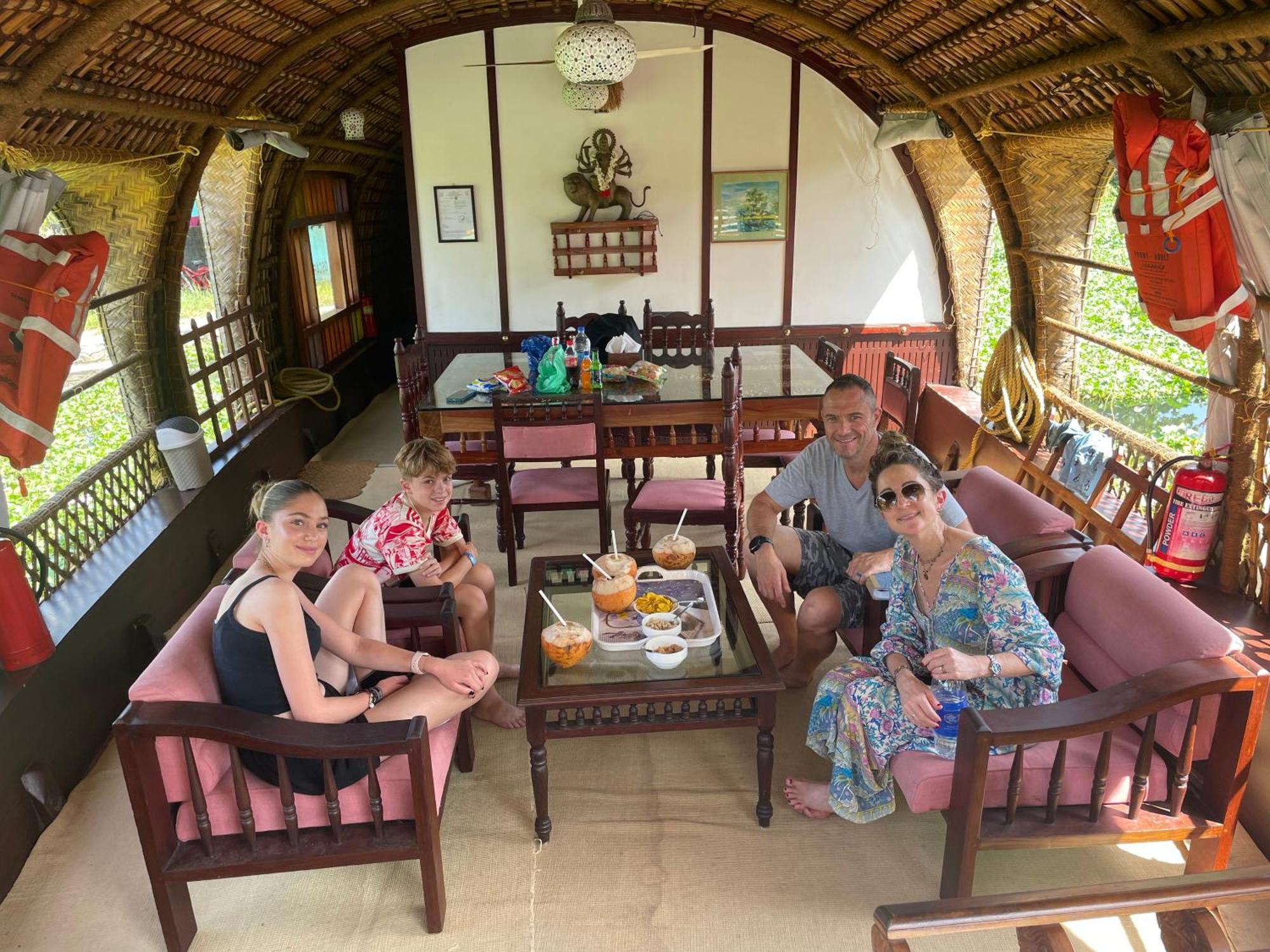 Thara'S Houseboat Ξενοδοχείο Alappuzha Εξωτερικό φωτογραφία