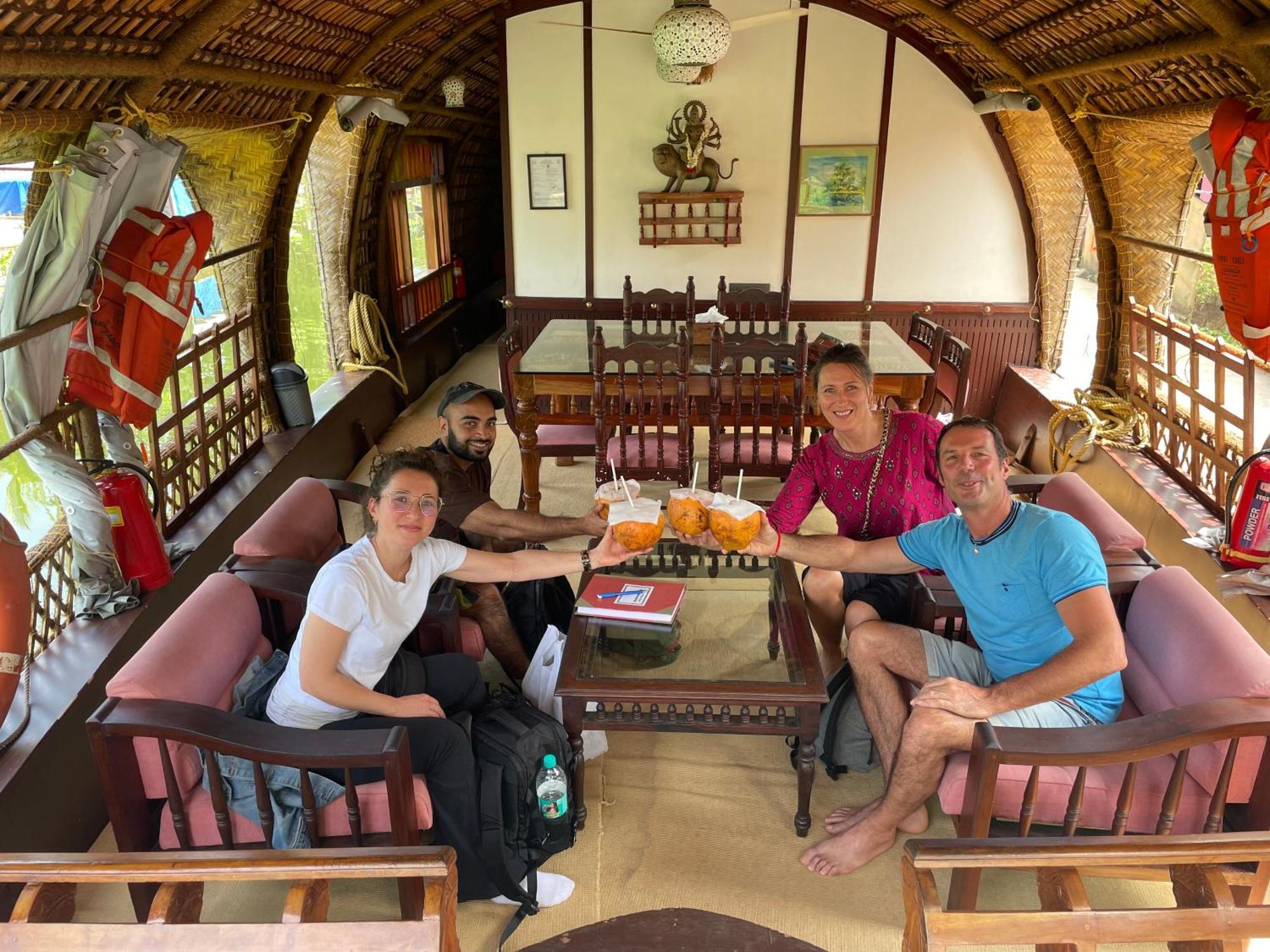 Thara'S Houseboat Ξενοδοχείο Alappuzha Εξωτερικό φωτογραφία